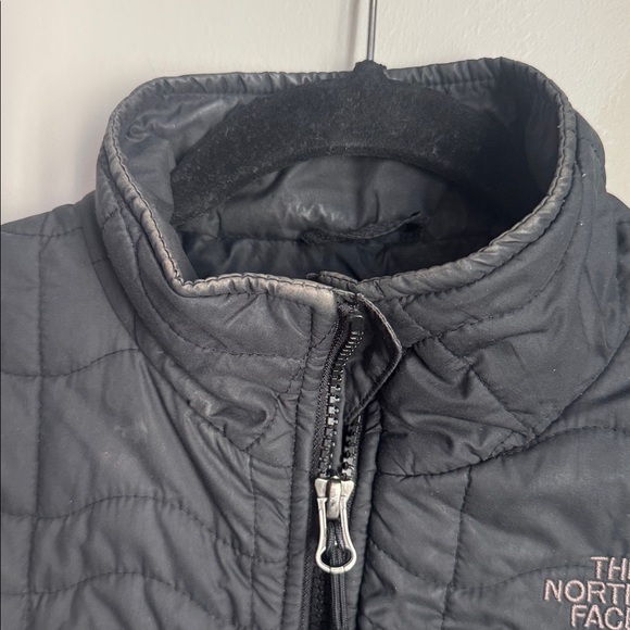 The North Face Women’s Quilted Black Puffer Jacket - Picture 3 of 7